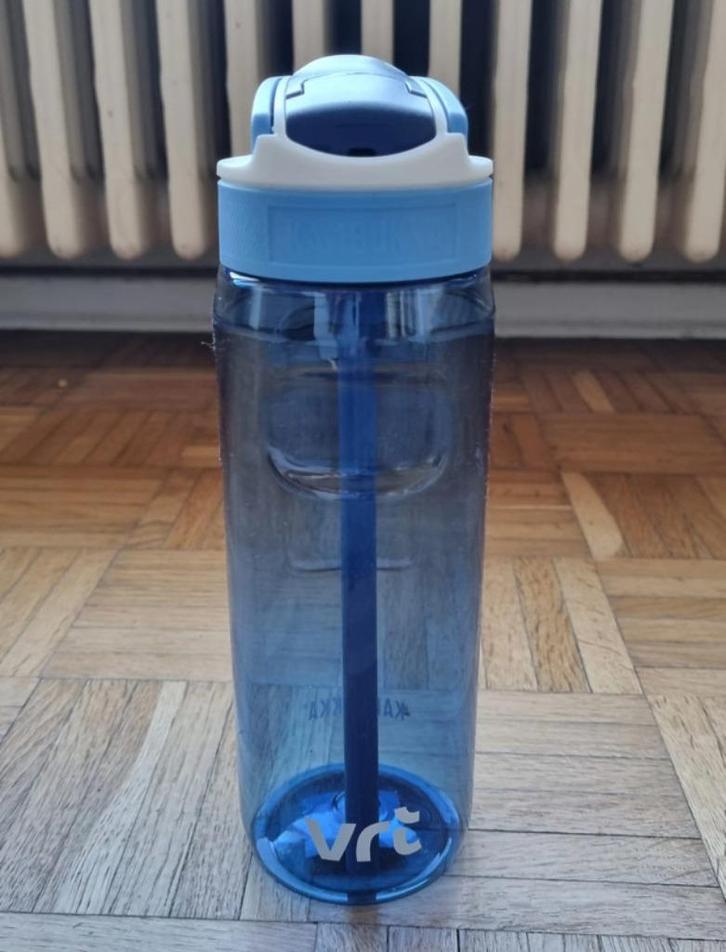 Drinkfles Kambukka Lagoon 750 ml Crisp Blue met VRT logo, Sport en Fitness, Bidons, Nieuw, Ophalen of Verzenden