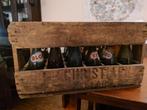 Oude houten krat met bierflesjes, Ophalen