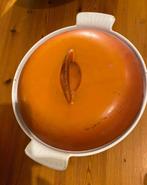 Creuset , Belgium, 3 vaksschaal met deksel 27x 22 cm  Oranje, Ophalen of Verzenden