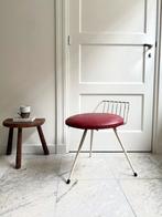 Vintage, midcentury morden metalen stoel, krukje, jaren 70, Huis en Inrichting, Krukjes, Ophalen, Staal, Variavintage, Leiden