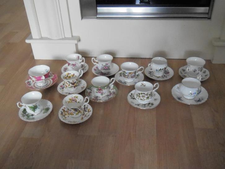 12 x ROYAL ALBERT/STAFFORD /QUEENS/QUEENS ANNE, Huis en Inrichting, Keuken | Servies, Gebruikt, Kop(pen) en/of Schotel(s), Overige stijlen