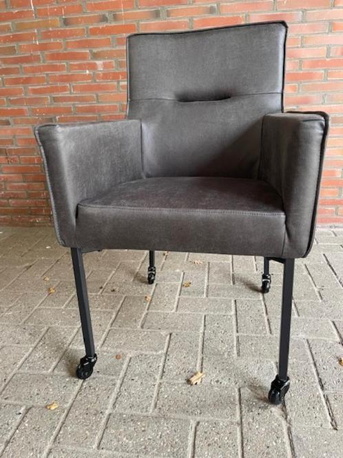 Eetkamer stoel in Eco leer antraciet wielen voorraad actie, Huis en Inrichting, Stoelen, Nieuw, Vijf, Zes of meer stoelen, Leer