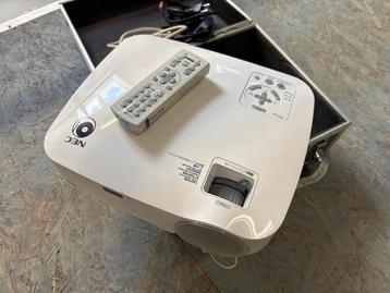 NEC VT590 Beamer met Koffer beschikbaar voor biedingen