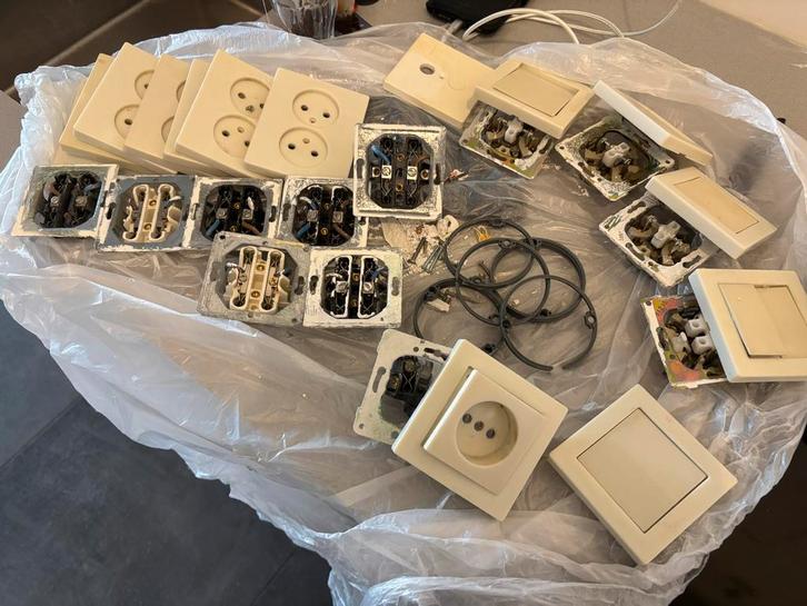 Schakelaars en Stopcontacten schakelmateriaal - Diverse, Doe-het-zelf en Verbouw, Elektra en Kabels, Gebruikt, Overige typen, Ophalen of Verzenden