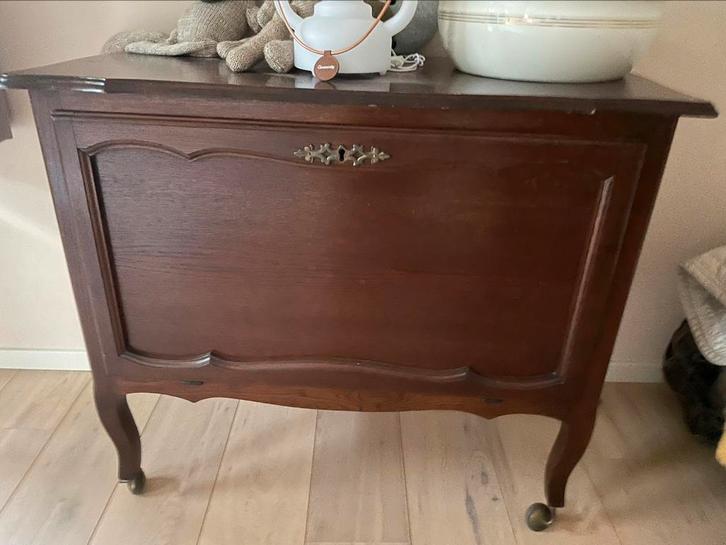 Antiek kastje (Parijs) praktisch gratis op te halen, Antiek en Kunst, Antiek | Meubels | Kasten, Ophalen