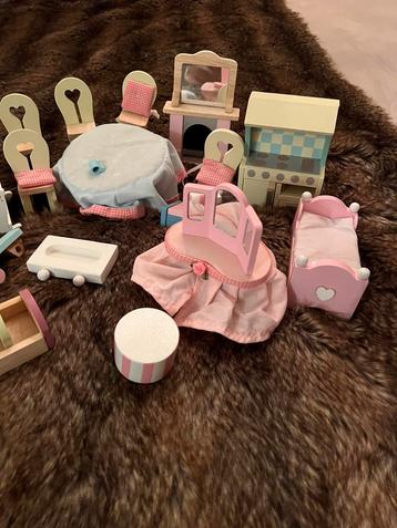Le Toy Van houten poppenhuis meubeltjes. beschikbaar voor biedingen