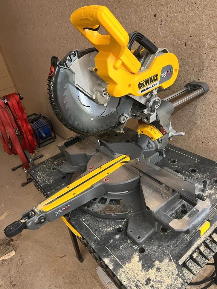 dewalt afkortzaag 54V DCS727 250mm blad, Doe-het-zelf en Verbouw, Gereedschap | Zaagmachines, Zo goed als nieuw, Afkortzaag, 1200 watt of meer