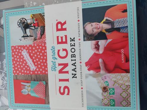 Hilde Smeesters - Het grote singer naaiboek, Boeken, Overige Boeken, Zo goed als nieuw, Ophalen of Verzenden