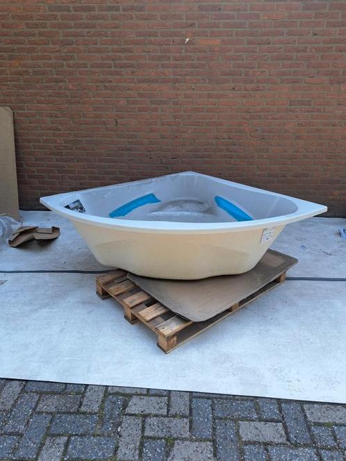 Nieuw 3 persoons hoekbad(D3), Doe-het-zelf en Verbouw, Sanitair, Nieuw, Bad, Ophalen