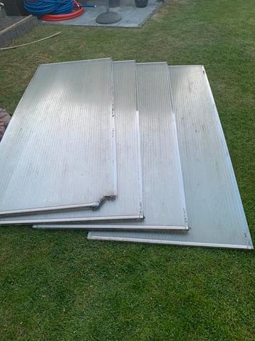 Polycarbonaat platen beschikbaar voor biedingen