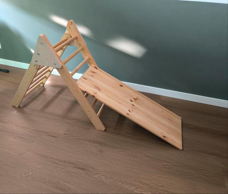 Houten Klimrek met Glijbaan - Innovakids Montessori, Kinderen en Baby's, Speelgoed | Buiten | Speeltoestellen, Zo goed als nieuw