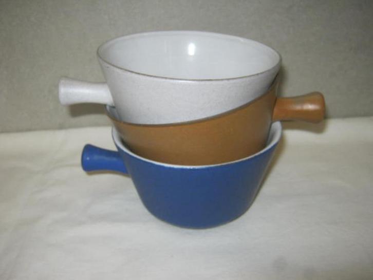 vintage soepkommen met steel, soepkoppen, keramiek 't Vuur ?, Huis en Inrichting, Keuken | Servies, Zo goed als nieuw, Kom(men)