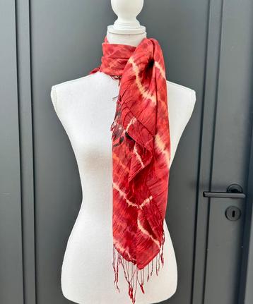 Vintage tie-dye handbeschilderde bordeaux zijden sjaal beschikbaar voor biedingen
