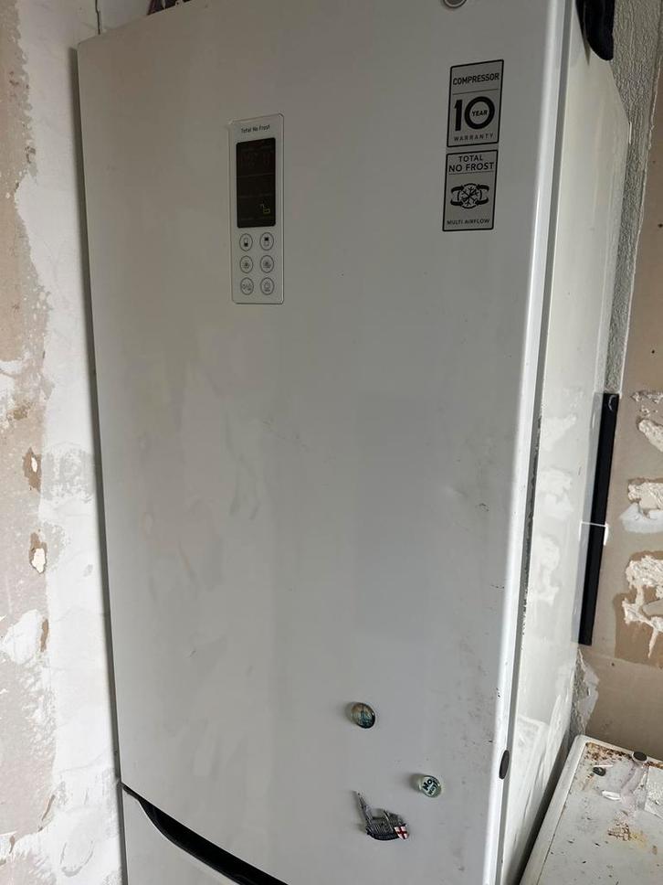 Koelkast met vriezer - No Frost, Witgoed en Apparatuur, Koelkasten en IJskasten, Gebruikt, Met vriesvak, 150 tot 200 liter, 160 cm of meer