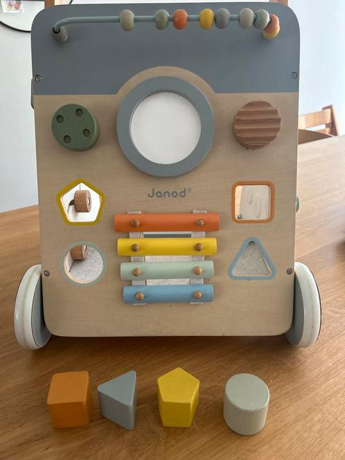 Houten loopwagen van Janod inclusief activiteiten en vormen, Kinderen en Baby's, Speelgoed | Houten speelgoed, Zo goed als nieuw