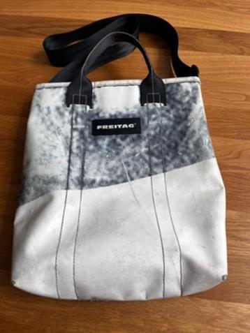 Tas Freitag type Leland zwart wit beschikbaar voor biedingen