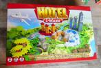 Hotel Deluxe De Luxe - Bordspel z.g.a.n. vanaf 8 jaar., Hobby en Vrije tijd, Gezelschapsspellen | Bordspellen, Een of twee spelers