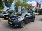 Toyota AYGO 1.0 VVT-I X-PLAY / CAMERA / AIRCO / LED / 15'' L, Gebruikt, 4 stoelen, Bedrijf, Handgeschakeld