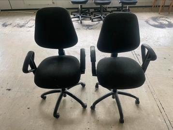 2 donkergrijze bureaustoelen te koop beschikbaar voor biedingen
