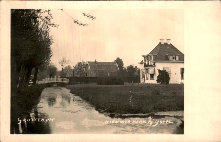 Nieuwerkerk aan den IJssel - Kerk - Brug en sloot, Verzamelen, Ansichtkaarten | Nederland, Gelopen, Zuid-Holland, 1920 tot 1940