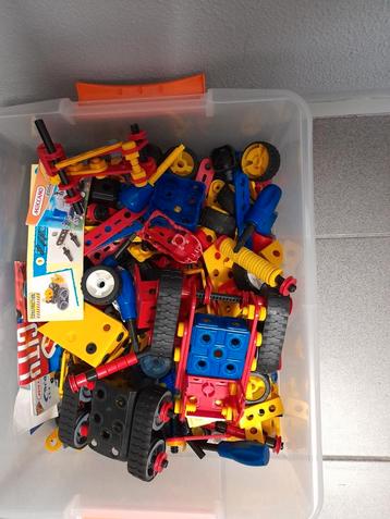 Grote bak meccano  beschikbaar voor biedingen