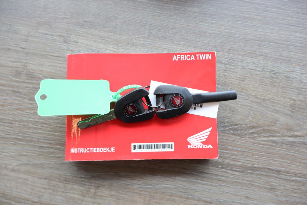 Honda CRF 1100L Africa Twin DCT ABS Automaat! Leovince uitla, Motoren, Motoren | Honda, Traction Control, Autohuis@autobedrijf-troost.nl