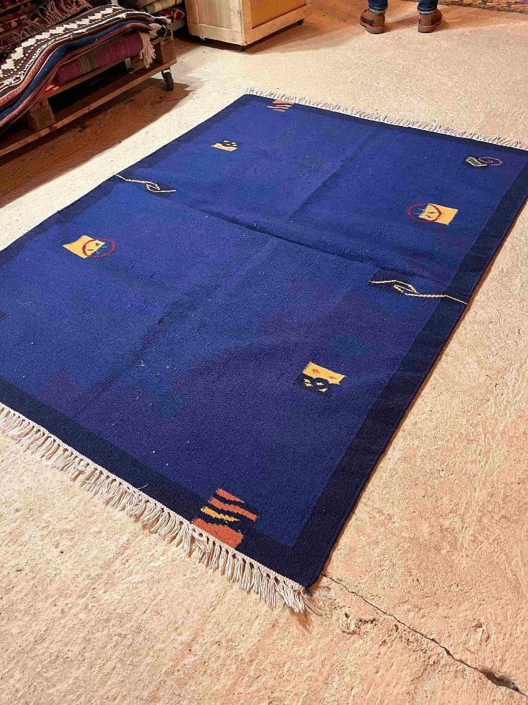 Kelim handgeweven wollen kleed blauw met accenten 176/129, Huis en Inrichting, Stoffering | Tapijten en Kleden, Gebruikt, 100 tot 150 cm