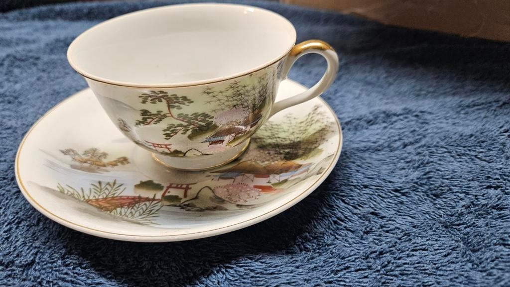 Chinees thee servies. onbeschadigd.  50 jaar oud, Ophalen of Verzenden, Porselein, Kop en/of schotel