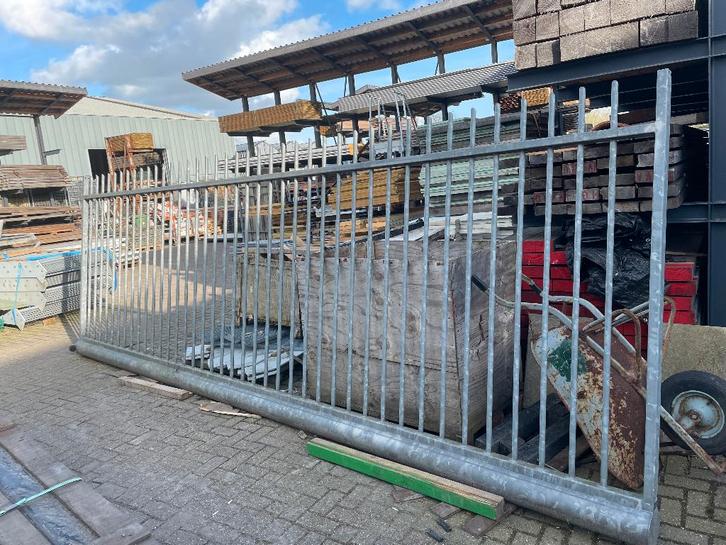 Schuifhek met  geleiders, Tuin en Terras, Tuinhekken en Hekwerk, Gebruikt, Spijlenhekwerk, IJzer, Ophalen