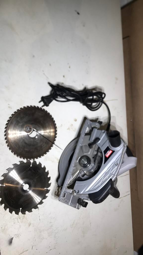 Duro pro cirkelzaag met zaagbladen, Gebruikt, Cirkelzaag, 1200 watt of meer, Duro