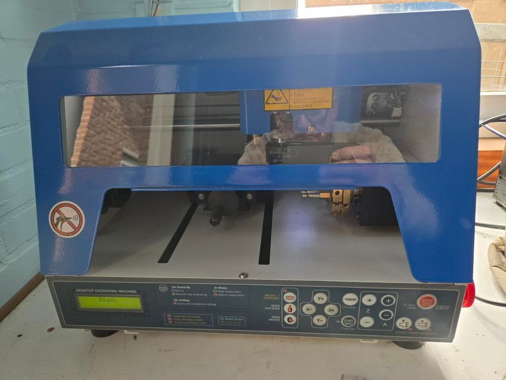 Goudsmid computer gestuurde frees / graveer machine, Ophalen