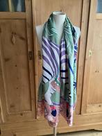 Groene sjaal met kleurrijke print, Ophalen of Verzenden, Zo goed als nieuw, Maat 38/40 (M), Sjaal