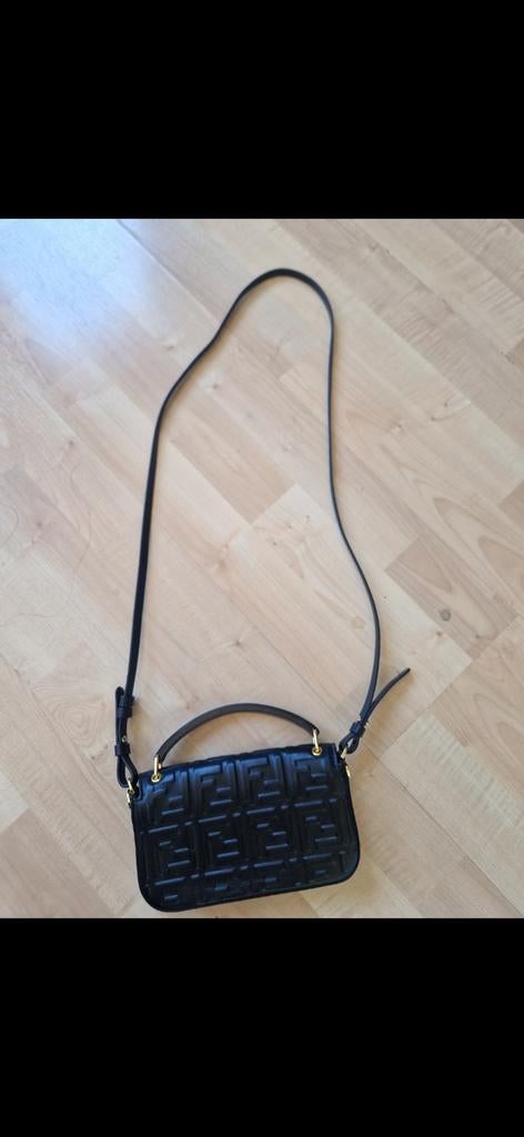 Fendi Baguette Tas Zwart Leer met FF-logo, Ophalen of Verzenden, Zo goed als nieuw, Zwart, Schoudertasje