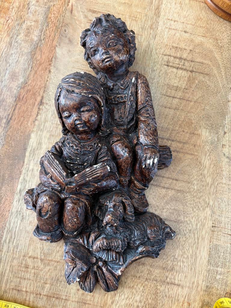 Vintage beeldje jaren 60 reliëf wandsculptuur, Groep mensen, Minder dan 20 cm, Gips, Ophalen of Verzenden