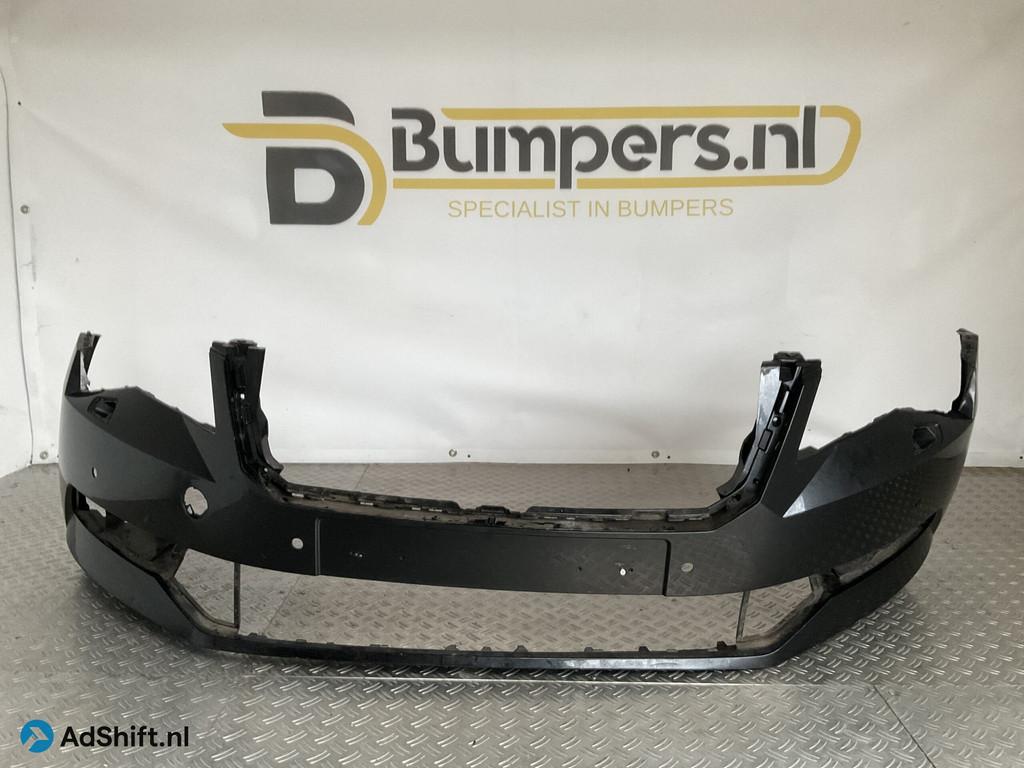Bumper Skoda Superb lll 3V Facelift 3v0807221F Voorbumper H7, Bumper