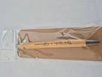Nieuwe bamboe pen met gravure 'You make a difference'. Ideaa, Verzamelen, Pennenverzamelingen, Ophalen of Verzenden, Nieuw, Balpen