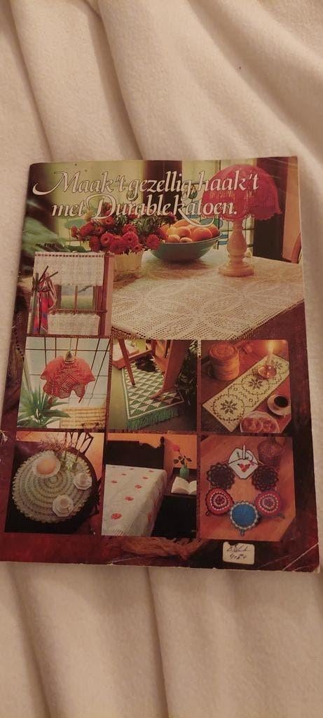 OUD DURABLE HAAKPATROON BOEKJE o.a randjes +haaknaald koker, Ophalen of Verzenden, Gebruikt, Haken, Patroon of Boek
