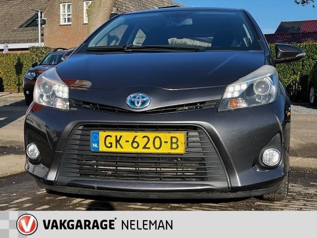 TOYOTA Yaris 1.5 Full Hybrid 100pk 5D Aut Aspiration trekhaa, Auto's, Zwart, 4 cilinders, 49 €/maand, Bedrijf