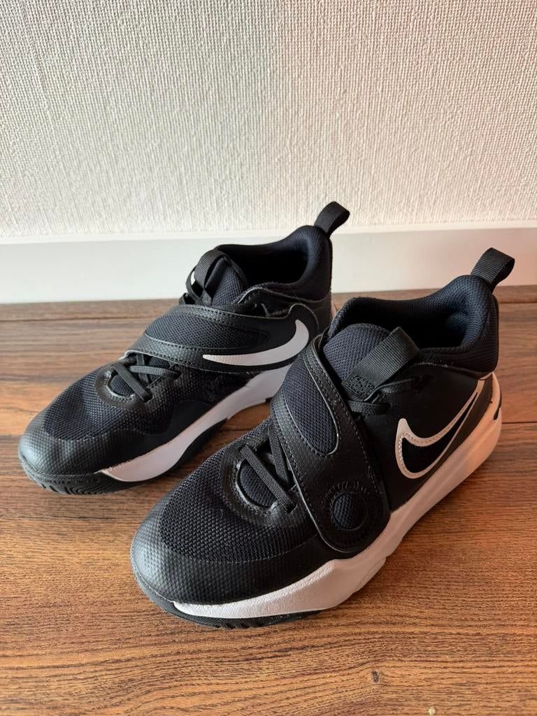 Nike Basketbalschoenen met klittenband maat 38.5, Sport en Fitness, Basketbal, Ophalen of Verzenden, Zo goed als nieuw, Schoenen