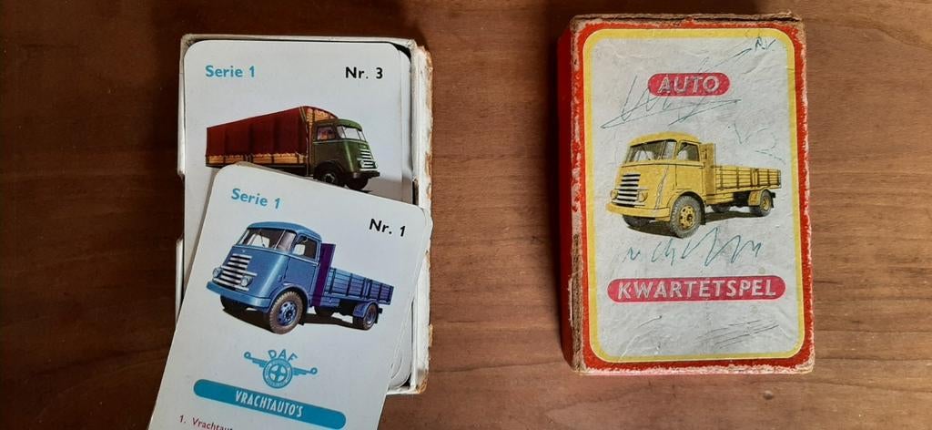 Vintage Auto Kwartetspel - Klassieke Voertuigen, Drie of vier spelers, Ophalen of Verzenden, Gebruikt, Onbekend