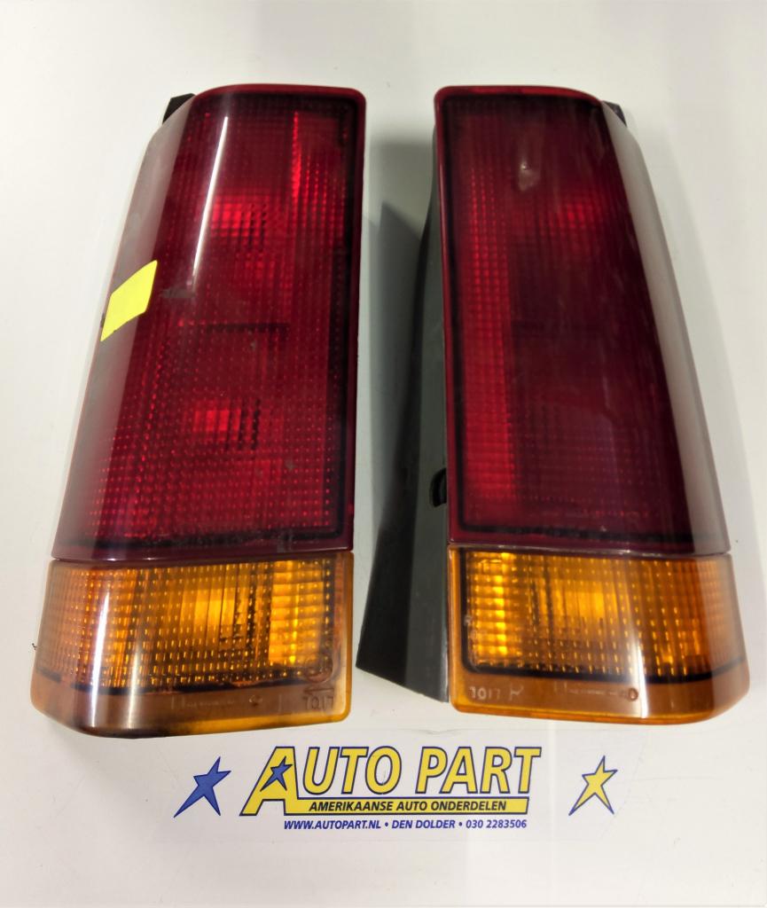 Chevrolet Express Van achterlicht 1996-2002, Gebruikt, Info@gm.com, Chevrolet, Ophalen of Verzenden
