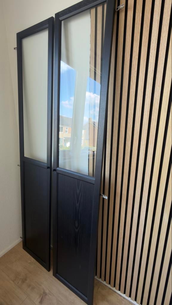 Ikea Billy deurtjes zwart met glas (2 stuks), Ophalen, Minder dan 50 cm, Zo goed als nieuw, Minder dan 25 cm