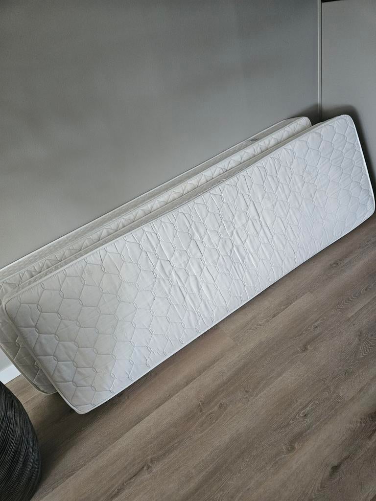 GRATIS hobby caravan matrassen 2 stuks op te halen, Ophalen, Eenpersoons