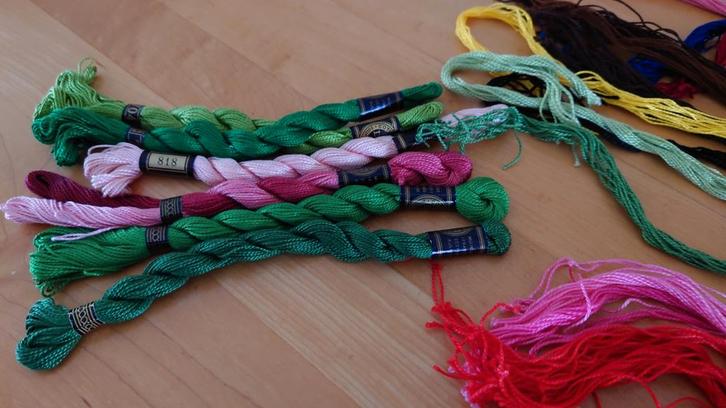 DMC BORDUURGAREN PERLE 5, 25 kleuren. Hele strengen en, Hobby en Vrije tijd, Borduren en Borduurmachines, Nieuw, Borduurgaren of Zijde