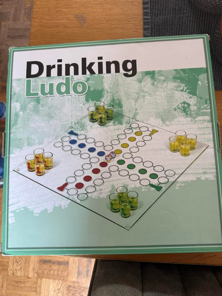 Mens erger je niet met shotglaasjes, Drie of vier spelers, Ophalen of Verzenden, Nieuw