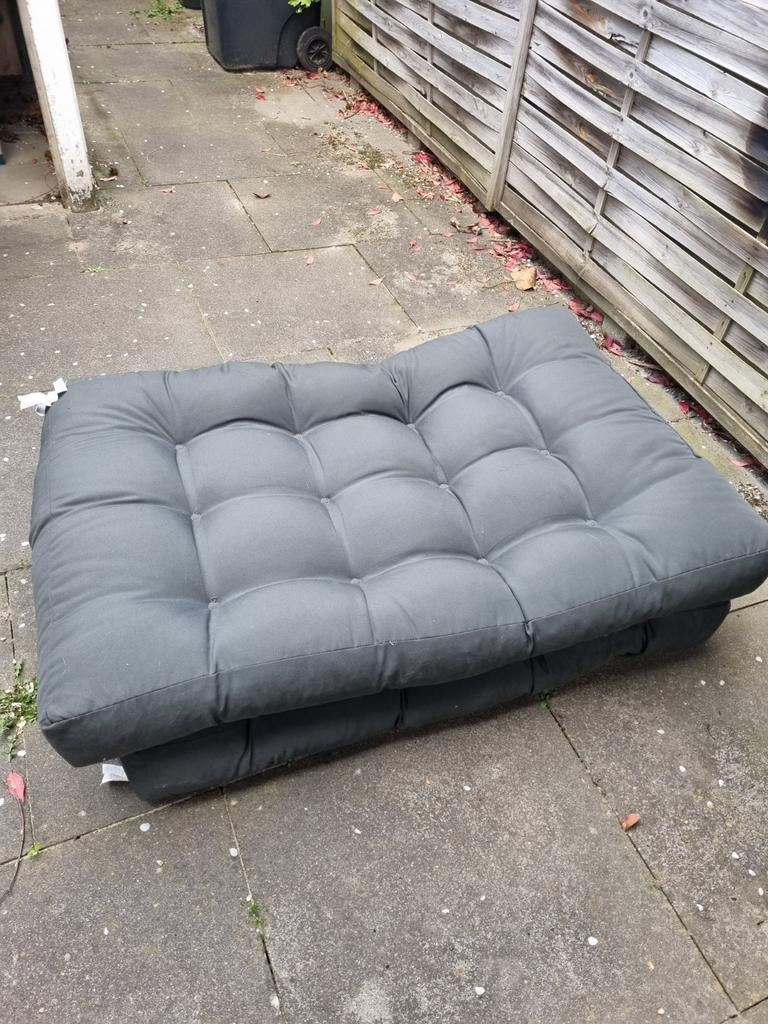 Twee pallet kussens, Ophalen