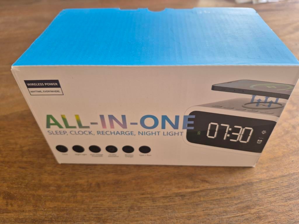 Digitale wekker met nachtlampje en draadloos opladen, Ophalen of Verzenden, Nieuw, Digitaal