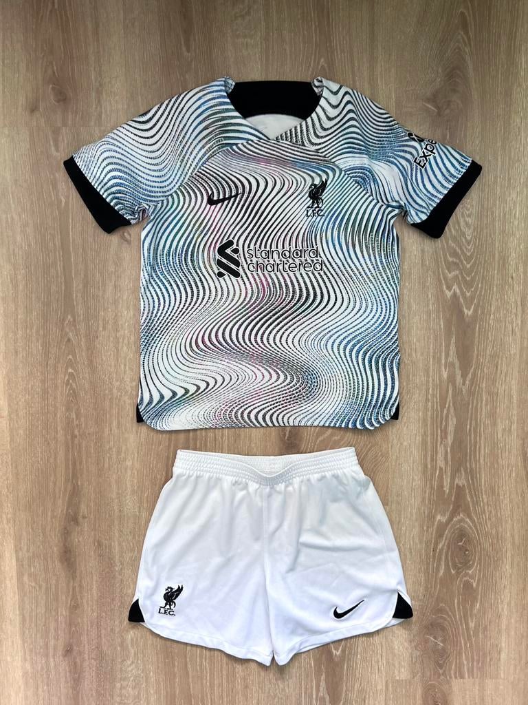 Liverpool wit uittenue Nike 22/23  Maat 122-128, Kinderen en Baby's, Kinderkleding | Maat 128, Gebruikt, Jongen of Meisje, Ophalen of Verzenden