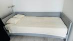 Massief houten bed met lattenbodem en matras 207  97  77 cm., Ophalen, Gebruikt, 90 cm, Eenpersoons