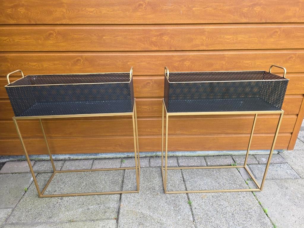 Twee metalen plantenbakken met gouden onderstel, Ophalen of Verzenden